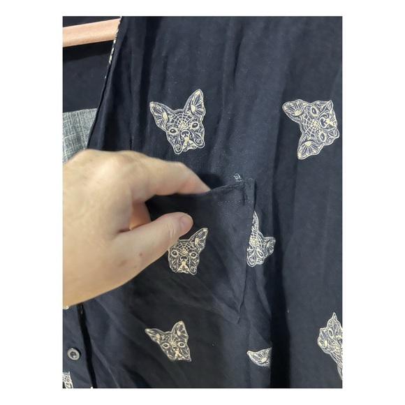 A cute Boston terrier blouse by Torrid in size 1X - Picture 4 of 7